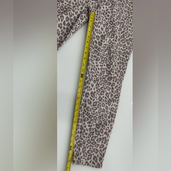 White House Black Market Women's Jeans Size 29 Leopard Print Skinny Ankle Fit - Picture 3 of 7